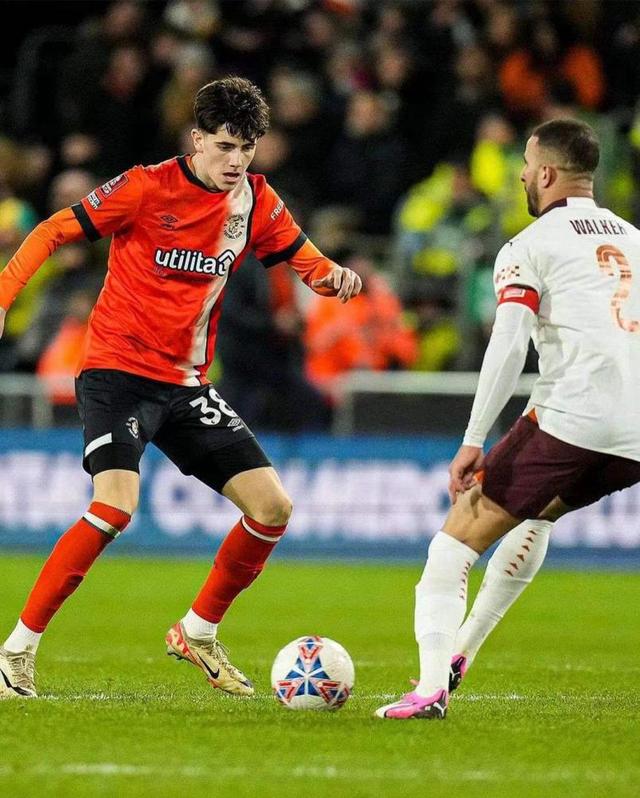 南宫体育APP下载-关于NBA总决赛倒计时,阿斯顿维拉清晨防线松动,细节引发关注,压力陡增,更衣室氛围转暖的信息